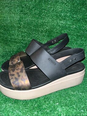 CROCS Women's Black and Brown Leopard-Print Platform Sandal